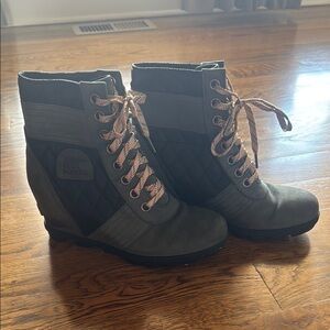 Sorel Lexie Hidden Wedge Waterproof Booties Sz 8.5